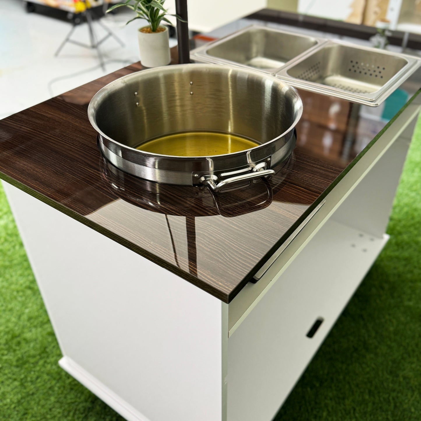 THE UNITE- CHURRO CART