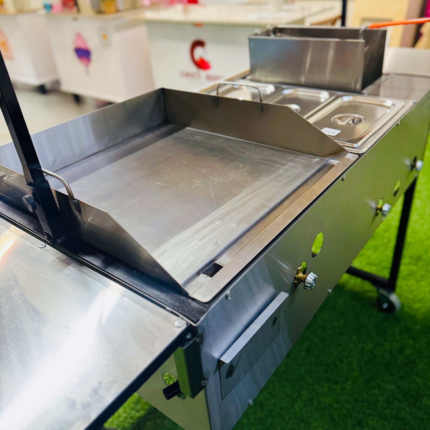 THE PUESTO- 20"Griddle 3 Steamers & Single Fryer