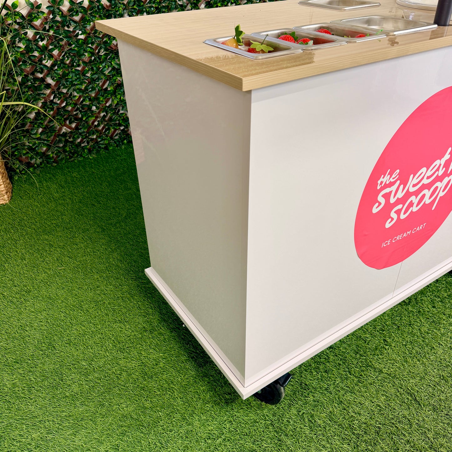 LUXURY CLASSY- White Body 4ft Cart with Premium Glossy Materials